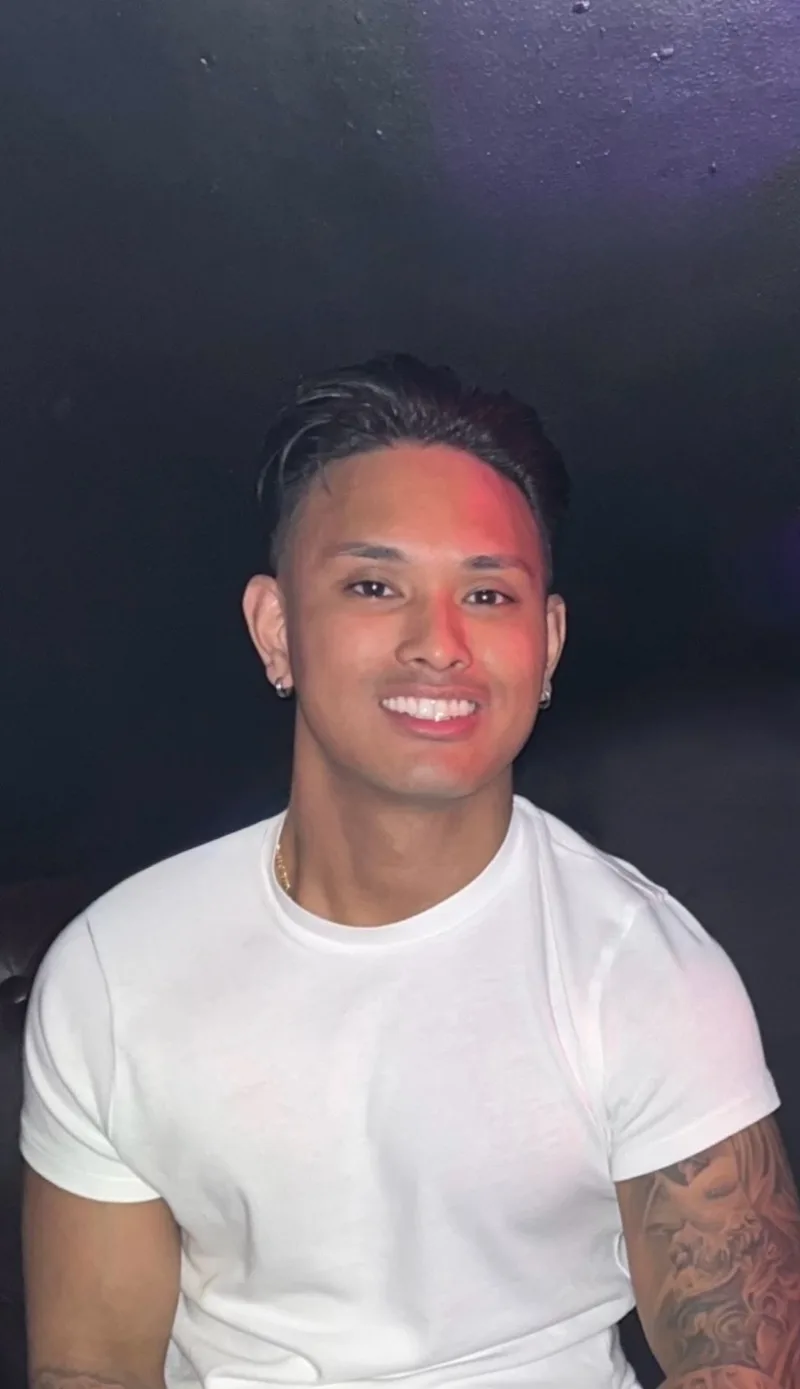 Sandro Tuazon, Kontrast barber